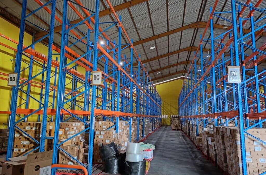 Distribusi Barang Cepat Habis? Ini Jenis Rak yang Bikin Flow Lebih Cepat